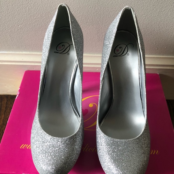 Silver Glitter Platform High Heel Pumps - Picture 2 of 4